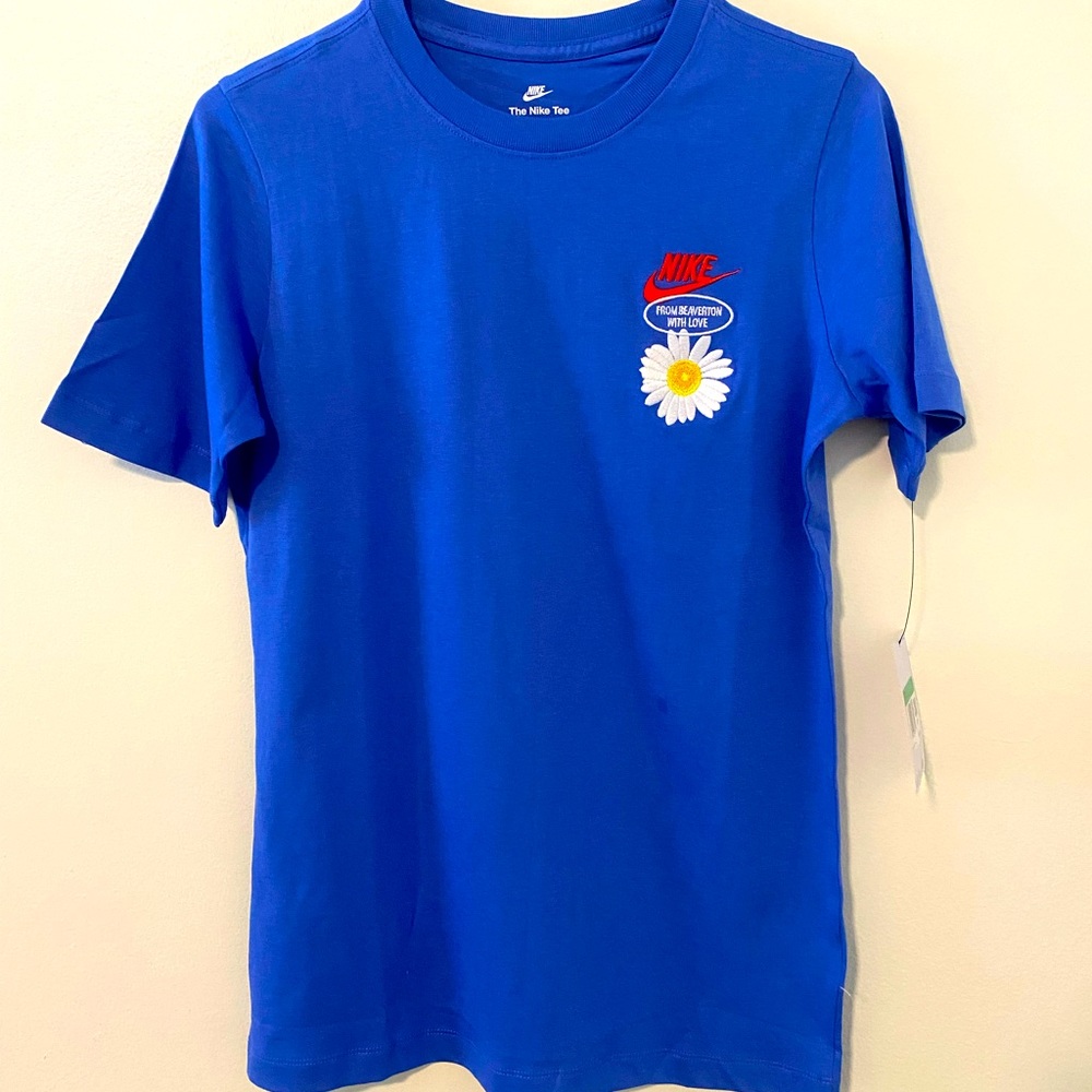Nike Sportswear Graphic Tee